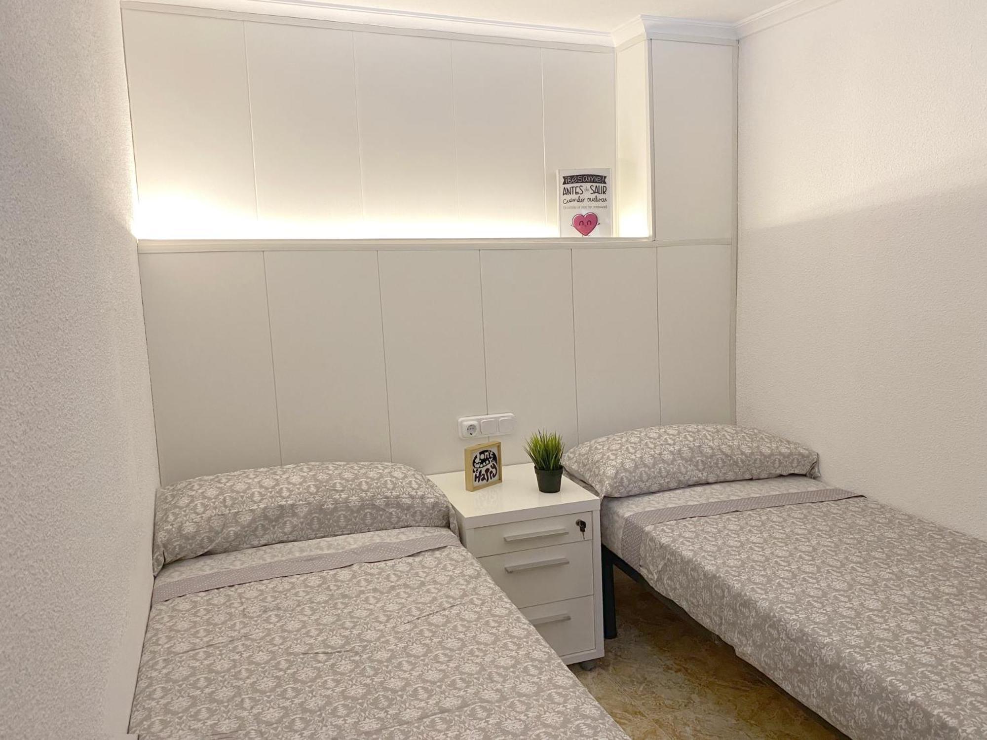 Sol Y Mar Apartments, A 200M De La Playa En El Centro 산타 폴라 외부 사진